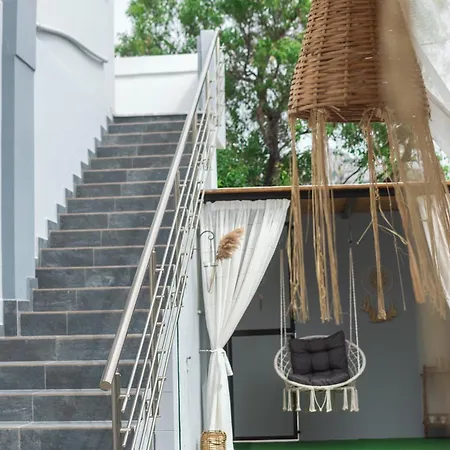 Paradise Apartment, Village ラルドス