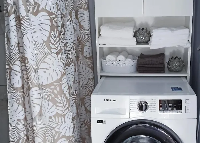 Paradise Apartment, Village *