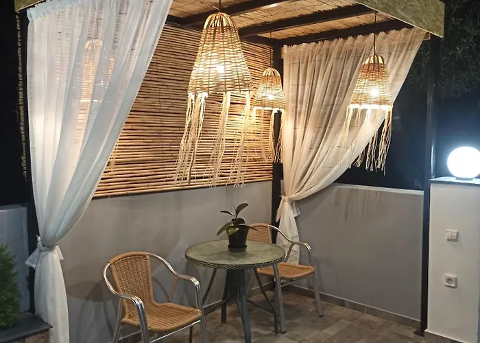 Paradise Apartment, Village لاردوس