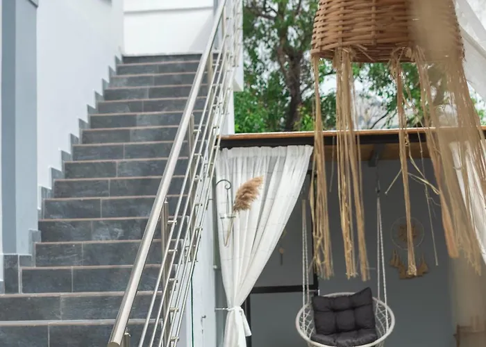 Paradise Apartment, Village لاردوس